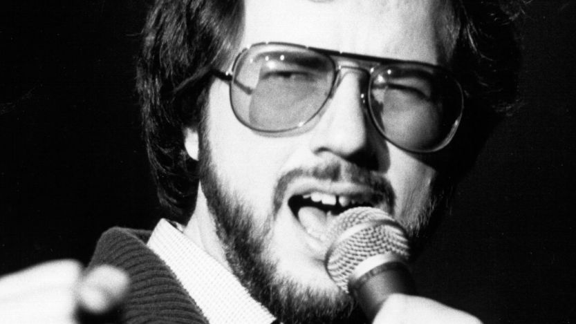 Rupert Holmes performing