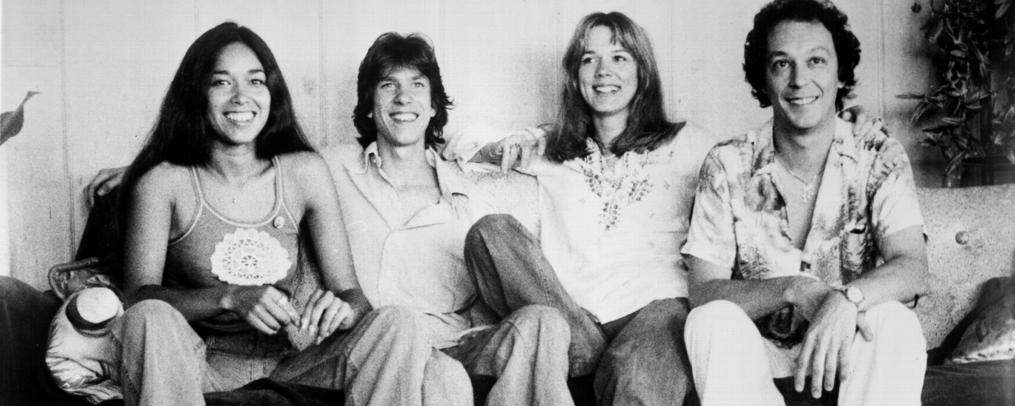 هذه العجائب الثلاثة التي حققت نجاحًا واحدًا من عام 1976 والمثير للدهشة أن جميعها كانت تتصدر المخططات