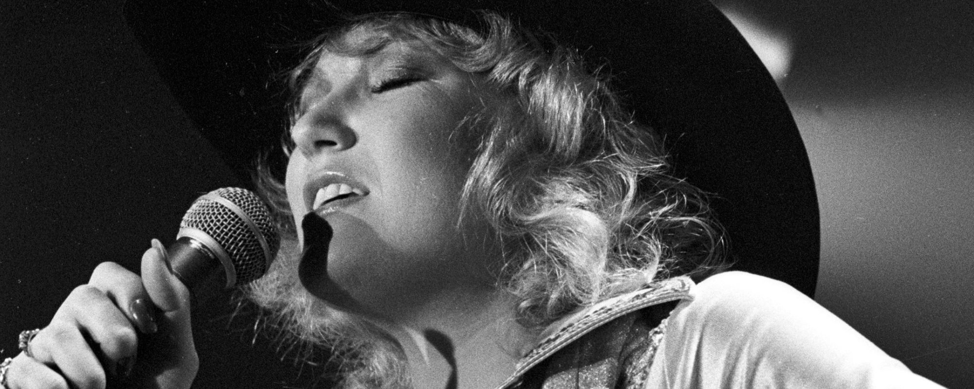 This 1972 Country Hit From a Teen Star Had a Surprisingly Paranormal Backstory