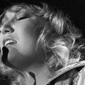 Tanya Tucker performing