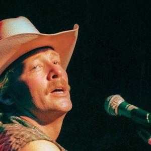 On This Day in 2000, Alan Jackson Breathed New Life Into This Don Williams Classic