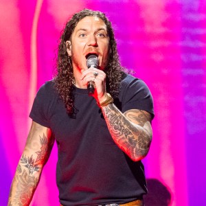 Brandon Lake Stuns Sold-Out Texas Crowd With Surprise Duet on "When a Cowboy Prays" Featuring Special Guest