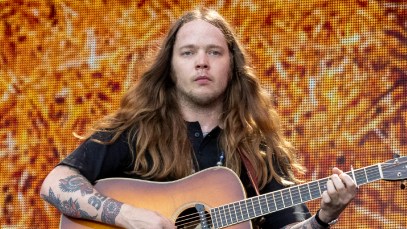 Billy Strings Breaks Leg Moments Before Encore at Charlottesville Concert
