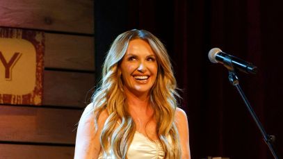 Born in Kentucky on This Day in 1990, the Grammy-Winning Country Singer Who Left Home for Dollywood at 16