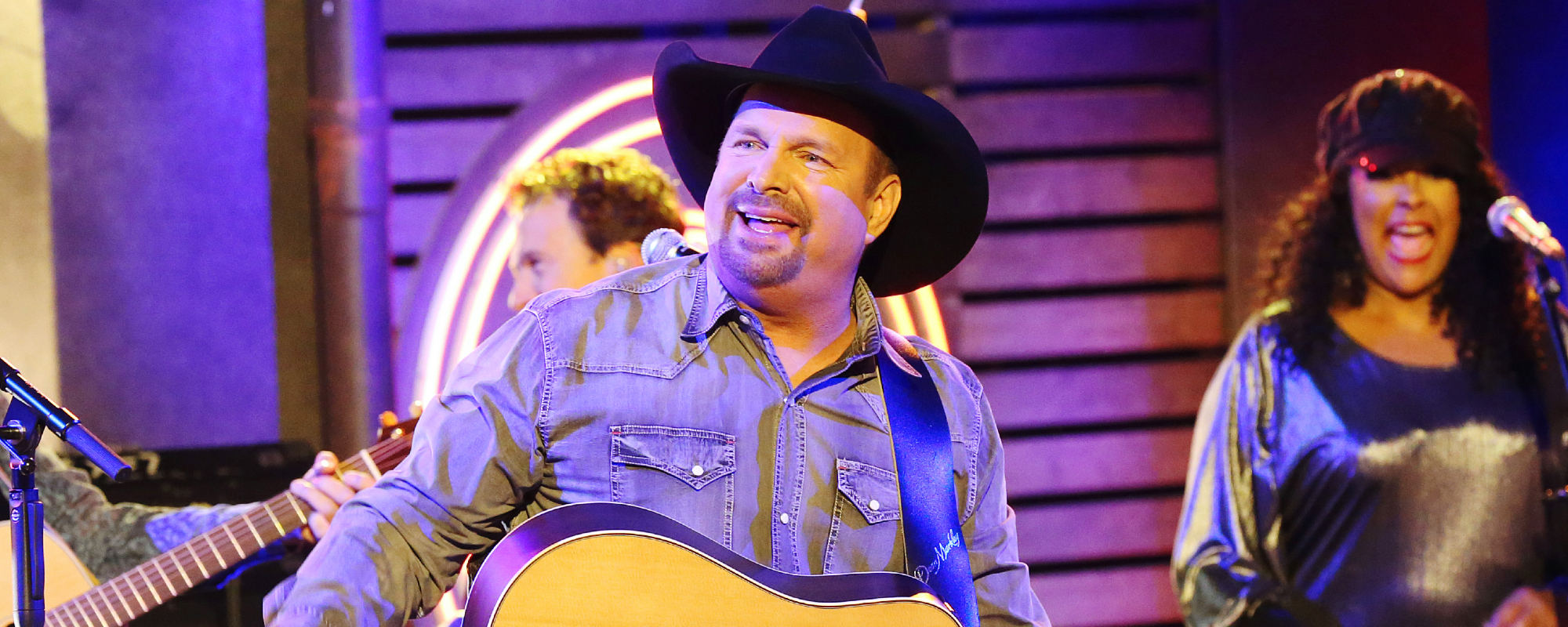 “Is There Anything This Man Can’t Sing?” Garth Brooks’ Tribute Cover of This 1973 Gladys Knight Classic Is as Soulful as They Come