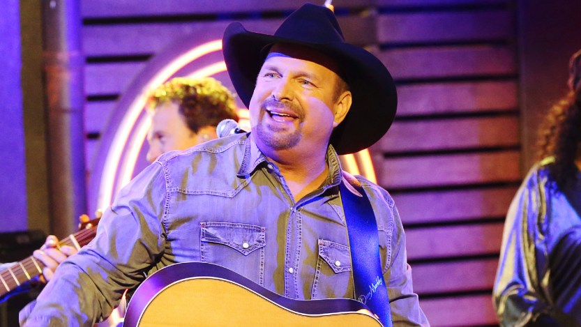 Remember When Garth Brooks Delivered a Soulful Tribute to Gladys Knight With "Midnight Train to Georgia"