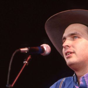 On This Day in 1989, Garth Brooks Introduced Himself to the World With His Self-Titled Debut Album