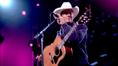American Country musician George Strait plays guitar as he performs onstage at the Tweeter Center, Tinley Park, Illinois, May 5, 2001. (Photo by Paul Natkin/Getty Images)