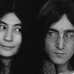 Japanese-born artist and musician Yoko Ono and British musican and artist John Lennon (1940 - 1980), December 1968. (Photo by Susan Wood/Getty Images)