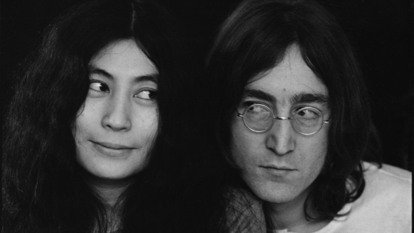 Japanese-born artist and musician Yoko Ono and British musican and artist John Lennon (1940 - 1980), December 1968. (Photo by Susan Wood/Getty Images)