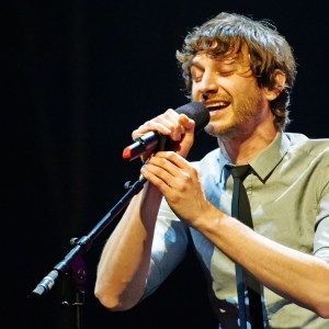 MANCHESTER, UNITED KINGDOM - NOVEMBER 15: Gotye performs on stage at Manchester Apollo on November 15, 2012 in Manchester, United Kingdom. (Photo by Gary Wolstenholme/Redferns via Getty Images)