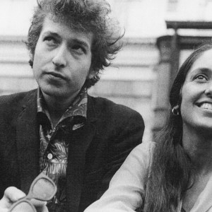 Bob Dylan and Joan Baez, London, 1965. (Photo by Neil Libbert/Getty Images)