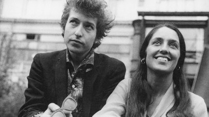Bob Dylan and Joan Baez, London, 1965. (Photo by Neil Libbert/Getty Images)