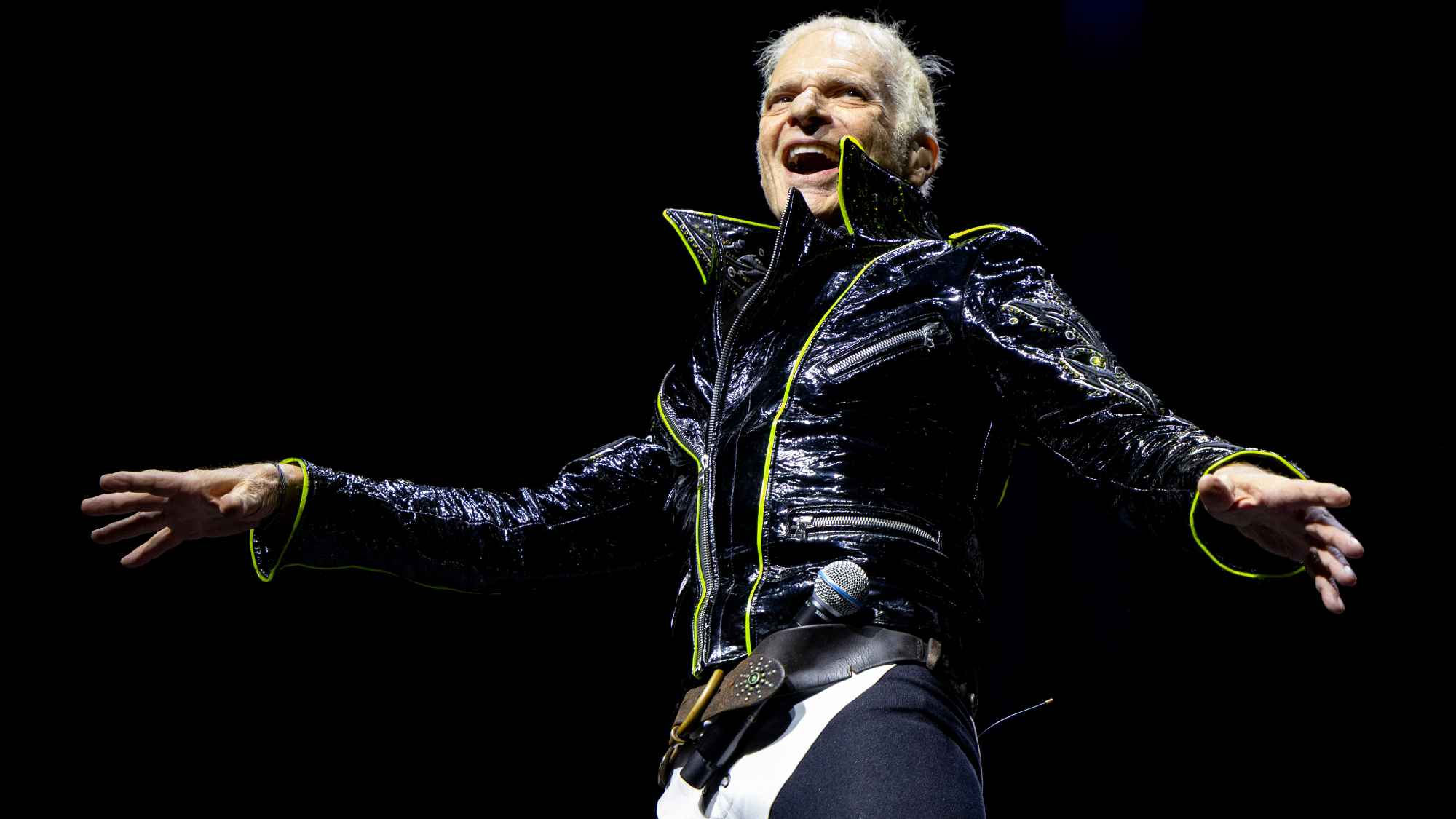 David Lee Roth Was in an “Oregon (New York) State of Mind” Singing Billy Joel’s 1976 Classic in Grand Ronde