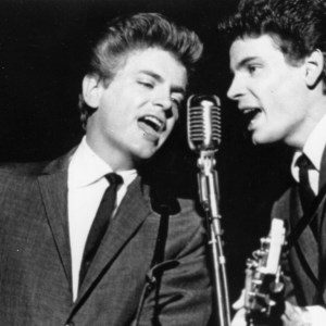 Popular musical duo Phil and Don Everly recording at the Warner Brothers studio in Hollywood, 1963. (Photo by Keystone/Getty Images)