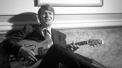 NEW YORK - JANUARY 7: Glen Campbell relaxes in The Plaza Hotel, New York, NY. Image dated January 7, 1969. (Photo by CBS via Getty Images)