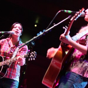 NEW YORK - MARCH 23: Musicians Michelle Branch (left) and Jessica Harp of The Wreckers perform onstage as part of the One Tree Hill Tour at the Roseland Ballroom on March 23, 2005 in New York City. (Photo by Scott Gries/Getty Images)
