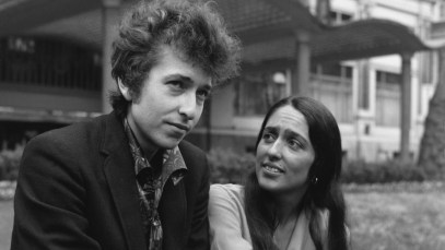(Original Caption) Folk singer Bob Dylan in London. Popular folk singer Bob Dylan, who arrived in London last night for his British Tour, pictured this afternoon in the Embankment Gardens with Joan Baez, who is also a popular American folk singer. Joan has a concert on the 23rd of May. (Photo by Hulton-Deutsch/Hulton-Deutsch Collection/Corbis via Getty Images)