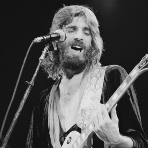 American singer-songwriter Kenny Loggins performing in Los Angeles, 8th March 1980. (Photo by Michael Putland/Getty Images)