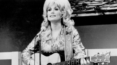 1974: Country singer Dolly Parton performs onstage with an acoustic guitar in circa 1974. (Photo by Michael Ochs Archives/Getty Images)