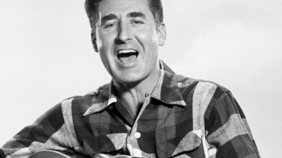 Musician Sheb Wooley portrait with a Martin & Co. acoustic guitar in circa 1959. (Photo by Michael Ochs Archives/Getty Images)