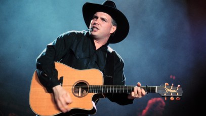 UNITED STATES - CIRCA 1994: Photo of Garth Brooks (Photo by Jim Steinfeldt/Michael Ochs Archives/Getty Images)