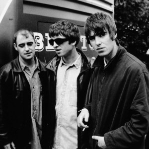 NETHERLANDS - JANUARY 01: NETHERLANDS Photo of Liam GALLAGHER and Noel GALLAGHER and OASIS, L-R:Tony McCarroll, Paul 'Bonehead' Arthurs, Noel Gallagher, Liam Gallagher, Paul 'Guigsy' McGuigan - posed, group shot (Photo by Michel Linssen/Redferns)
