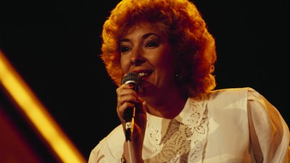 LONDON, UNITED KINGDOM - APRIL 01: Barbara Fairchild performs on stage at the Country Music Festival held at Wembley Arena, London in April 1986. (Photo by David Redfern/Redferns)