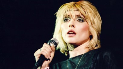 LONDON, UNITED KINGDOM - JANUARY 11: Debbie Harry of Blondie performs on stage at Hammersmith Odeon on January 11th, 1980 in London United Kingdom. (Photo by Pete Still/Redferns)