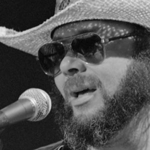 On the Charts This Day in 1981, Hank Williams Jr. Landed His Third No. 1 Single With This Tribute to the “Beauty Queens of El Paso”