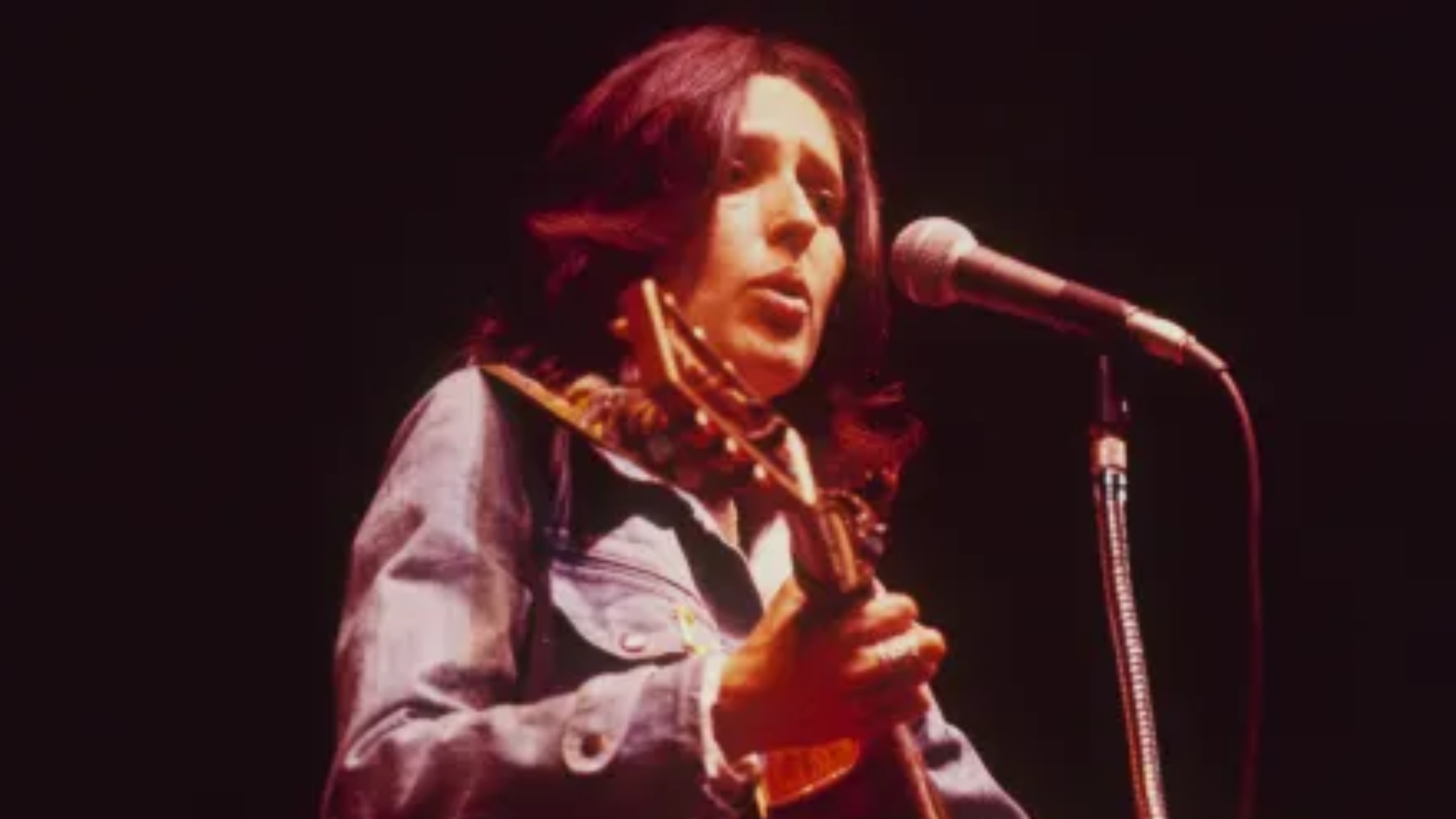 3 Folk Songs That Are Actually Covers (But Were Made Famous by These Iconic Singers)