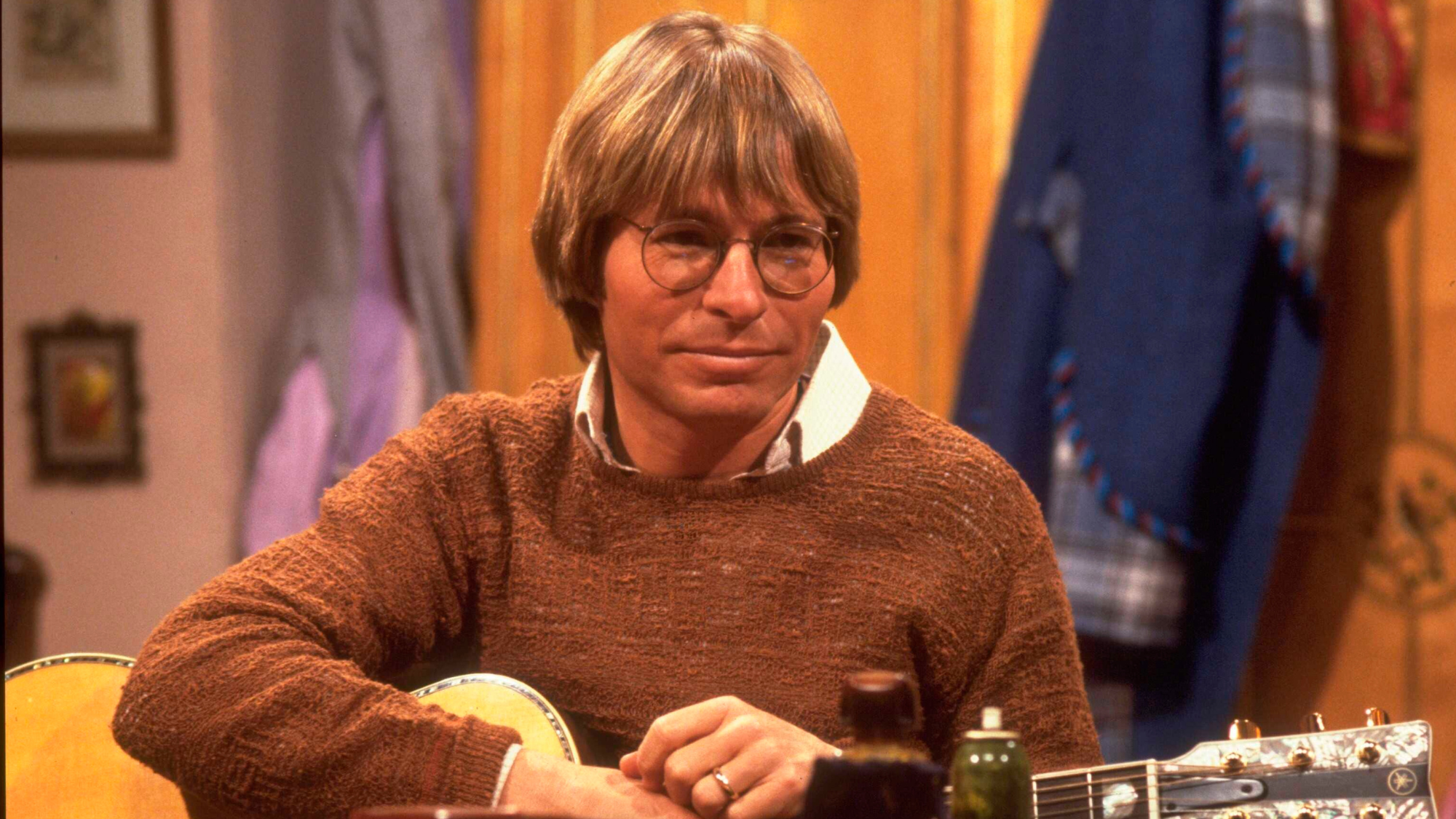 3 Nostalgic Folk Songs From the 1970s That Will Bring You Back to Your First Love