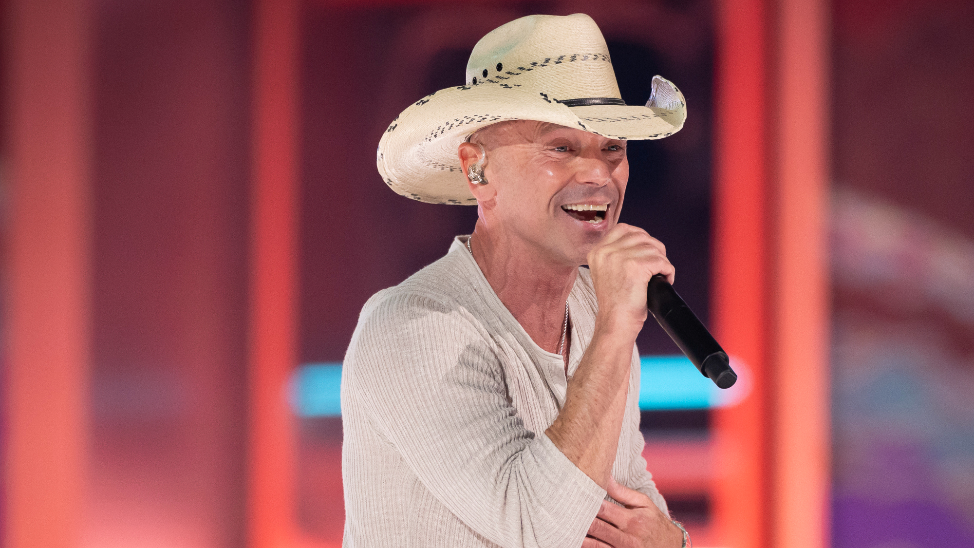 3 Country Songs From the 2000s That Capture a World That’s Gone