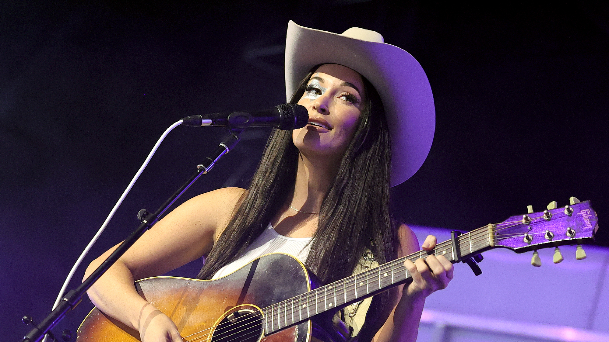 Kacey Musgraves Rewrites George Strait’s Signature Hit for a Hilarious Coachella Rendition That Will Leave You in Tears