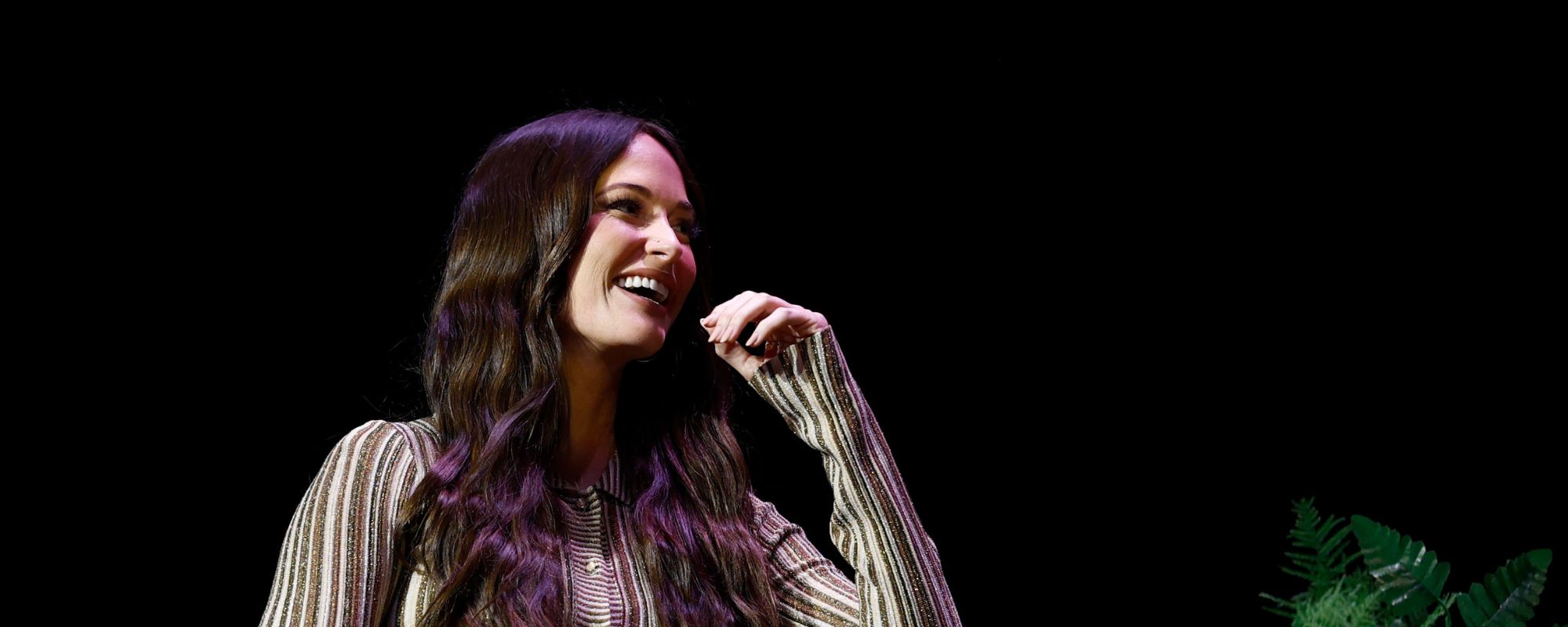 Kacey Musgraves Swears UFOs Followed Her on Flight to Nashville—and She’s Got Video To Back It Up