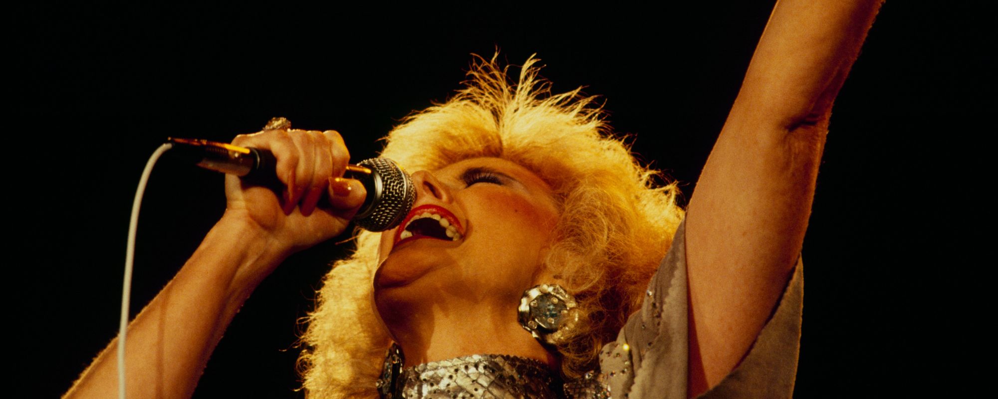 Born on This Day in 1939, the “Tennessee Yodeler” and Kindergarten Teacher Turned Country Music Hitmaker