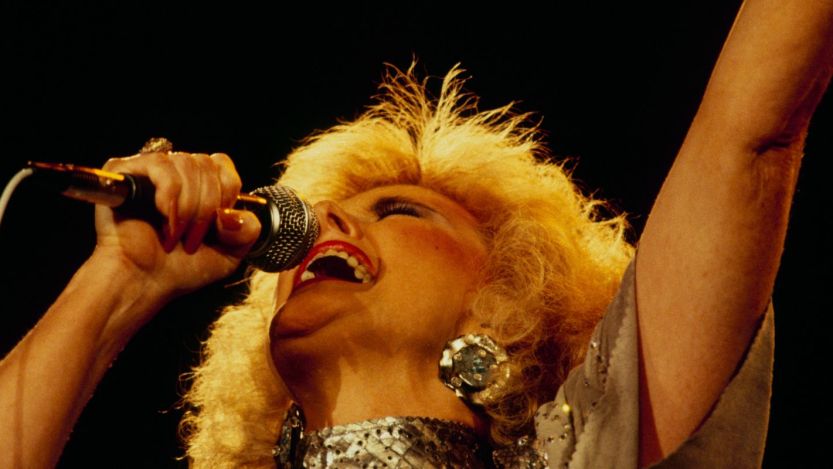 Born on This Day in 1939, the “Tennessee Yodeler” and Kindergarten Teacher Turned Country Music Hitmaker