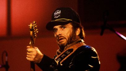 On the Charts This Day in 1982, Merle Haggard Was at No. 1 With a Song Inspired by His Tour Bus Driver