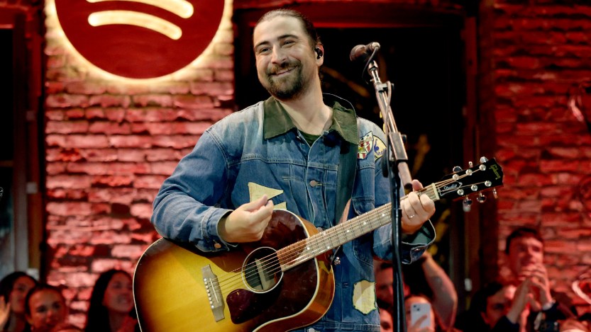 Noah Kahan and Hayley Williams Team Up for "Downfall" during Nashville Run