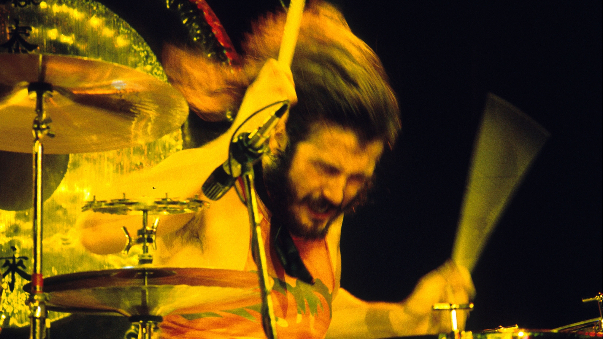 أفضل غلاف ليد زيبلين على الإطلاق: “لقد رأيت والدي يبكي مرتين – مرة في حفل زفاف أختي، والمرة الثانية عندما كنت أشاهده”