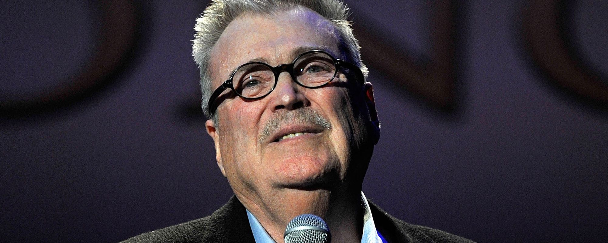 ولدت في مثل هذا اليوم من عام 1938، مغنية وكاتبة أغاني ريفية حائزة على جوائز، وهي التي أنتجت ريبا ماكنتاير وكتبت أغاني لجورج جونز.