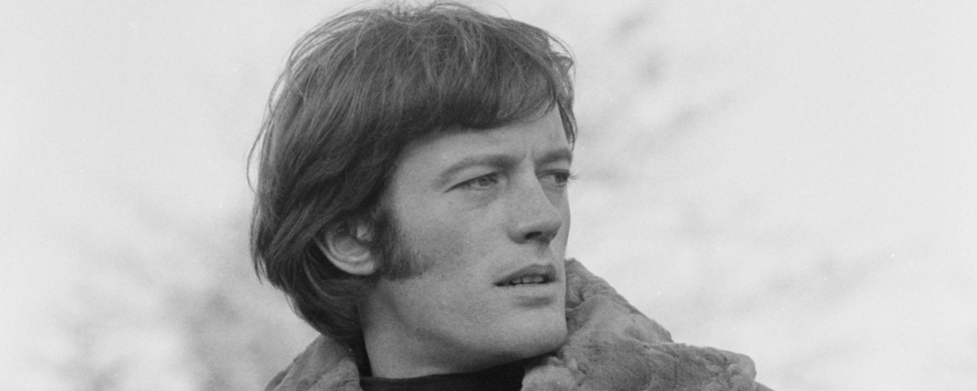 4 أغنيات يؤديها الممثل بيتر فوندا، بما في ذلك أغنيته المنفردة الأولى التي كتبها جرام بارسونز