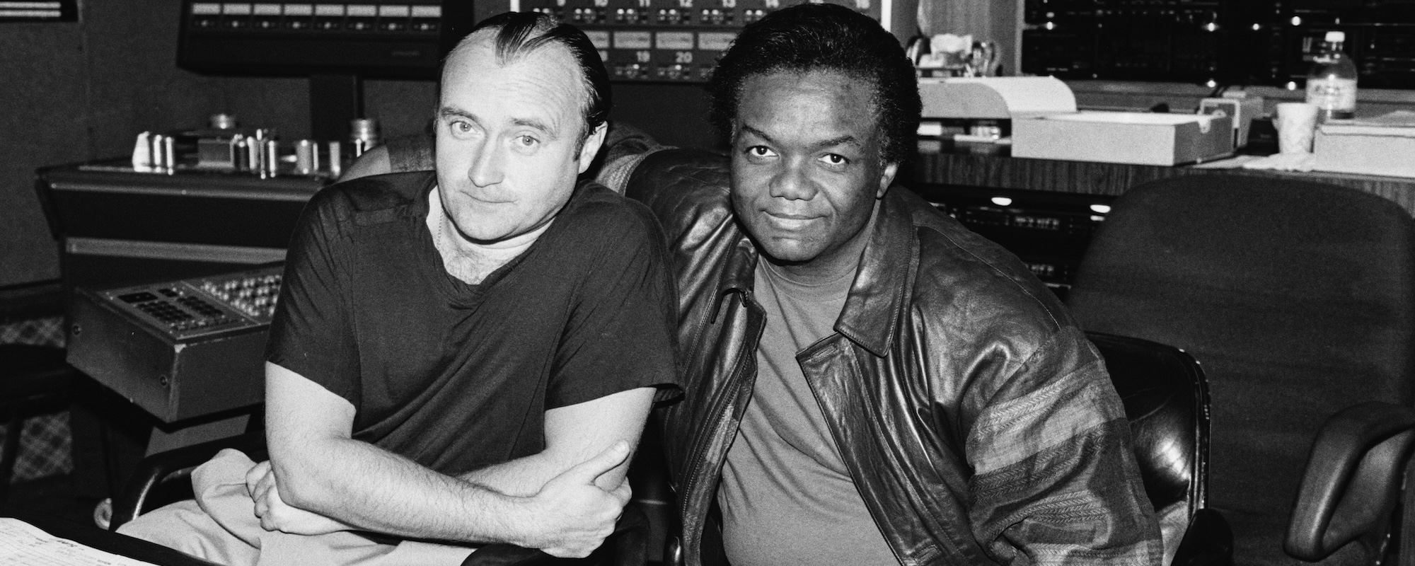 تعاون فيل كولينز في 3 أغنيات مع كاتب أغاني موتاون لامونت دوزير في الفيلم الكوميدي Buster عام 1988.