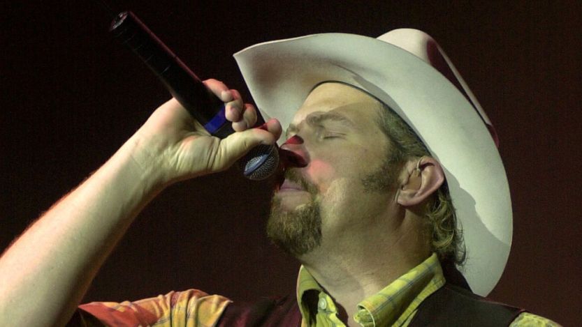 On the Charts This Day in 2000, the No. 1 Toby Keith Hit That Proved His Label Wrong