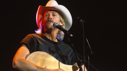 Alan Jackson Paid Tribute to a Country Icon With This Early Hit