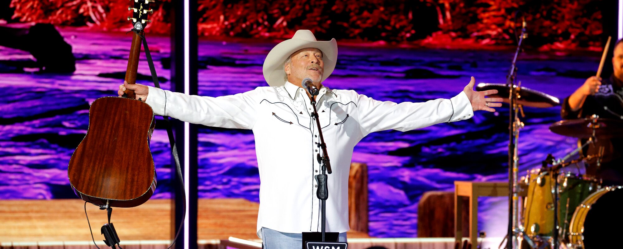 18 Years Ago Today, Alan Jackson Was at No. 1 With a Song Inspired by the Men in His Family