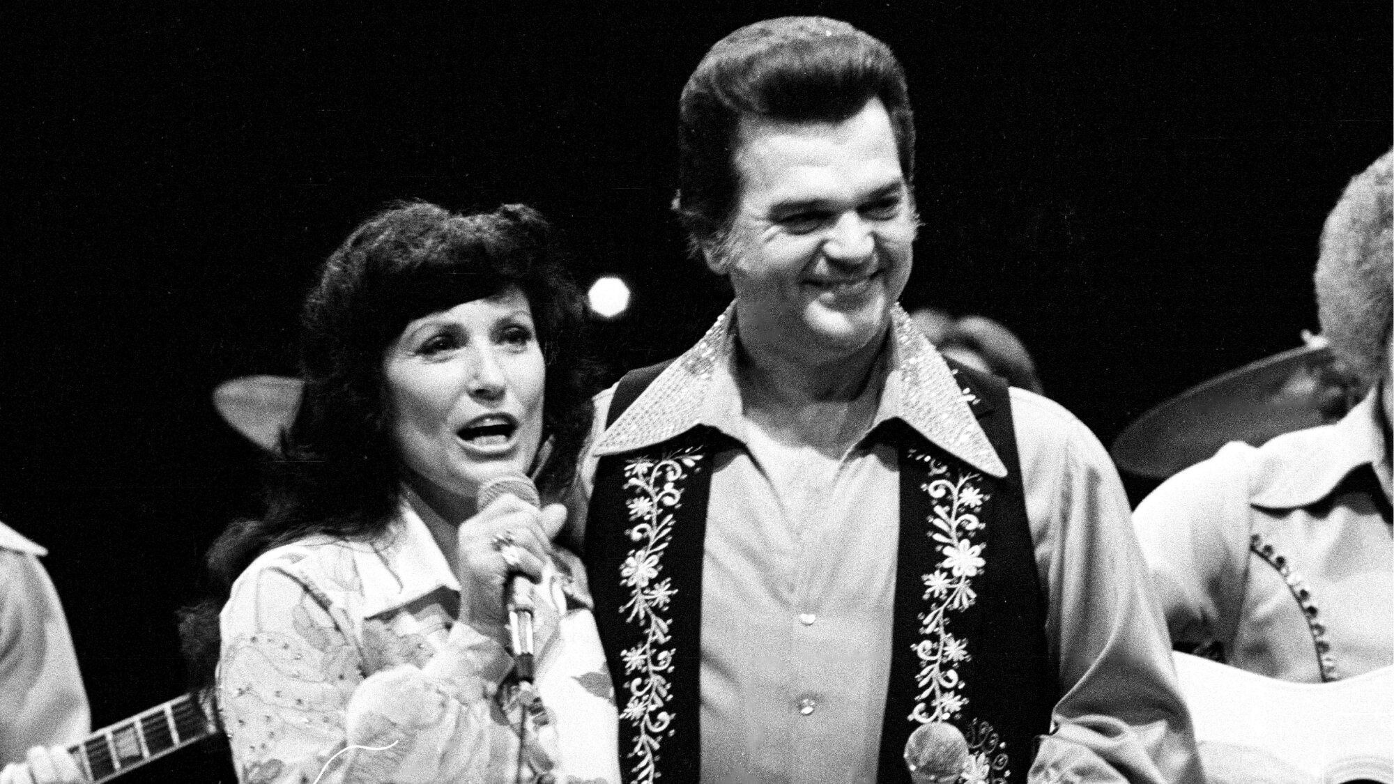 Born on This Day in 1941, “Country Music’s Least Known Superstar” Who Wrote Hits for Loretta Lynn, Conway Twitty, and Porter Wagoner