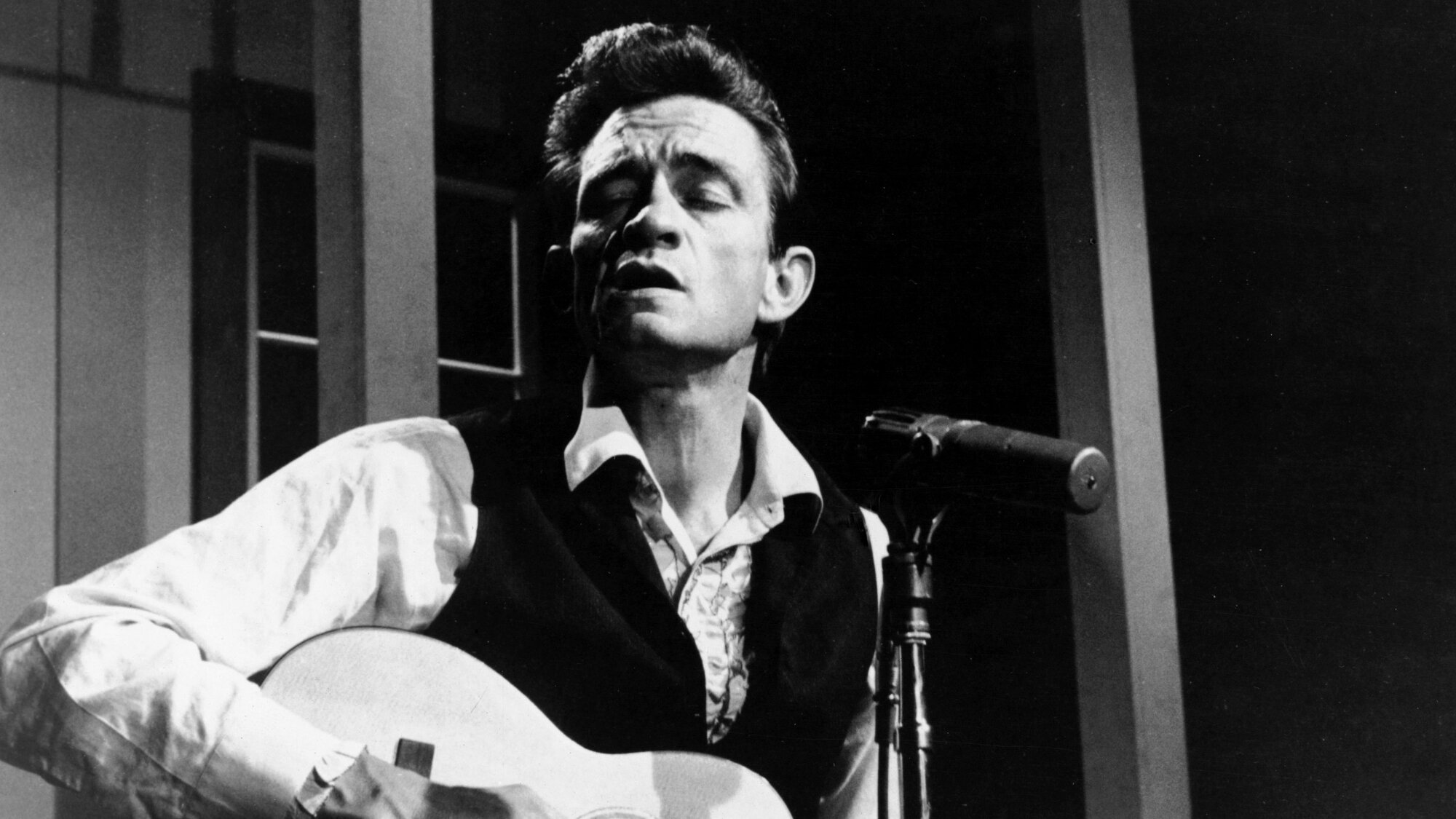 62 Years Ago, Johnny Cash Landed an Unprecedented No. 1 With a Career-Defining Album that Set Multiple Chart Records