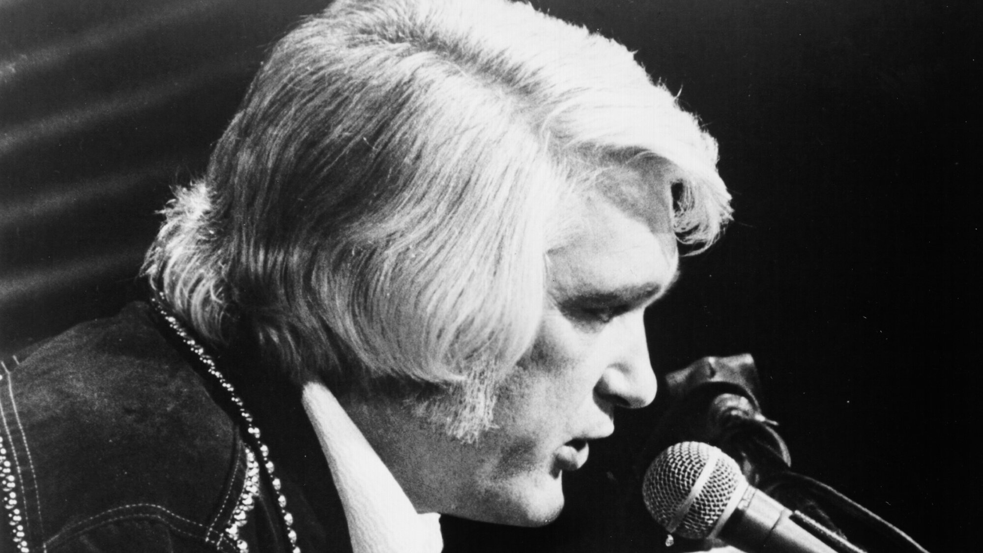 On This Day in 1973, Charlie Rich Was at No. 1 for the First Time With a Song That Was Too Hot for Country Radio