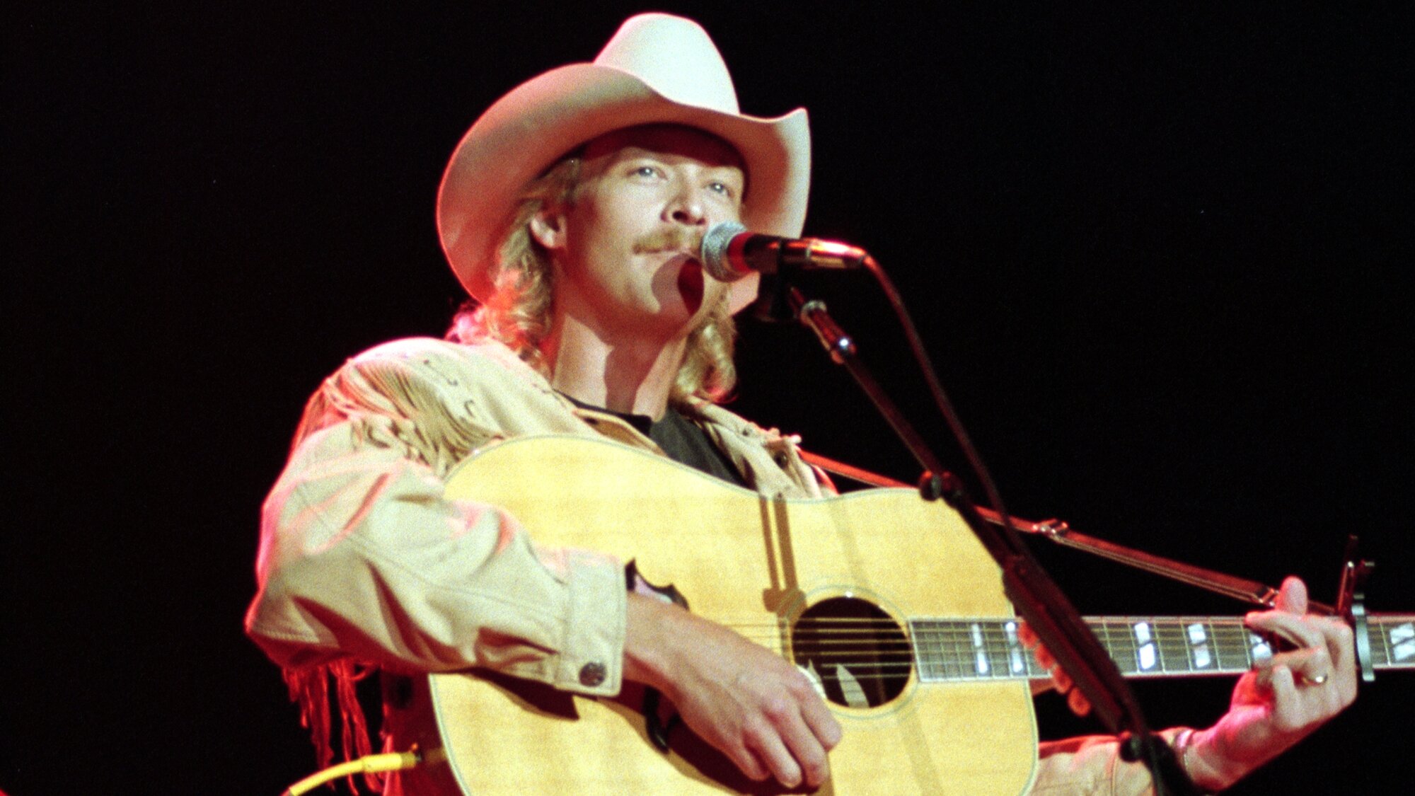 35 Years Ago, Alan Jackson Released a Song That Turned a Bar Gig Into a 3-Week No. 1